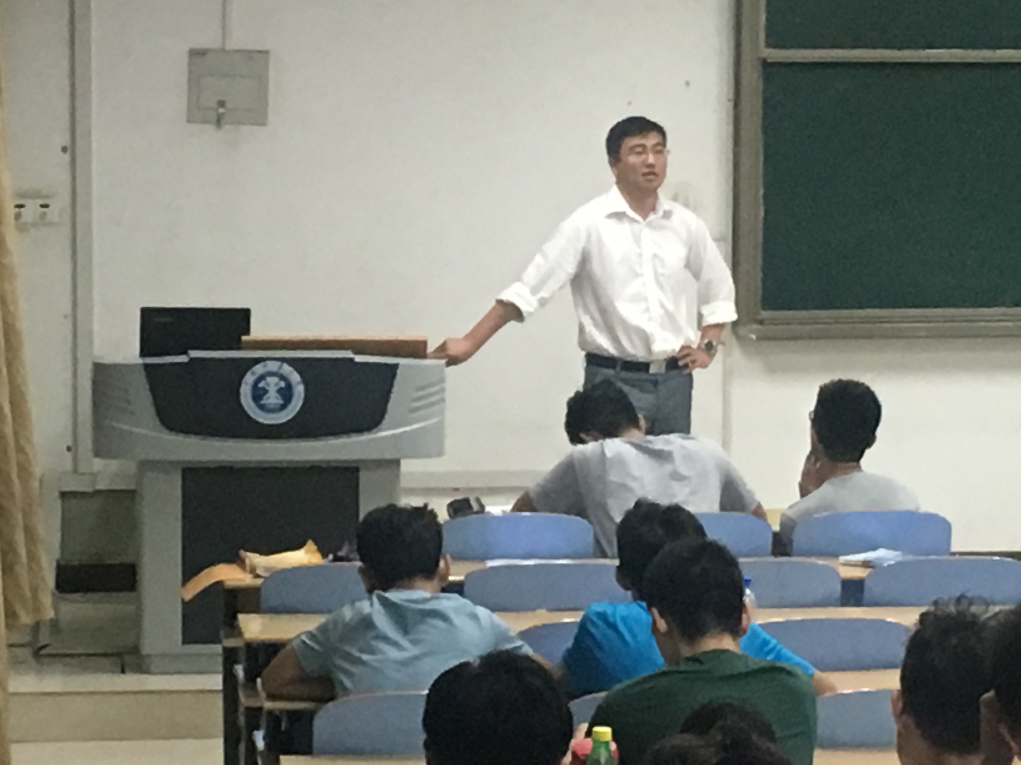 苗老师在大学的讲课