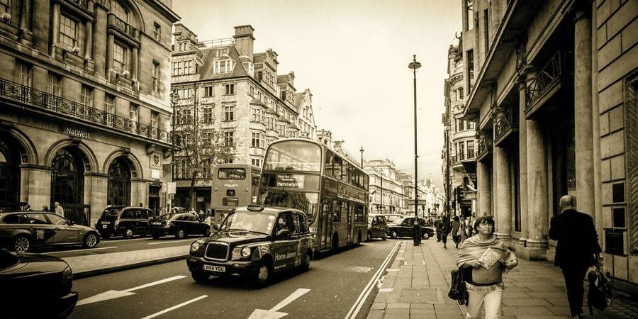 出国留学选英国OR美国?多个维度为你对比利弊