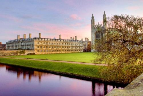 斯旺西大学是英国一所老牌传统的公立大学,始建于1920年,是英国少有
