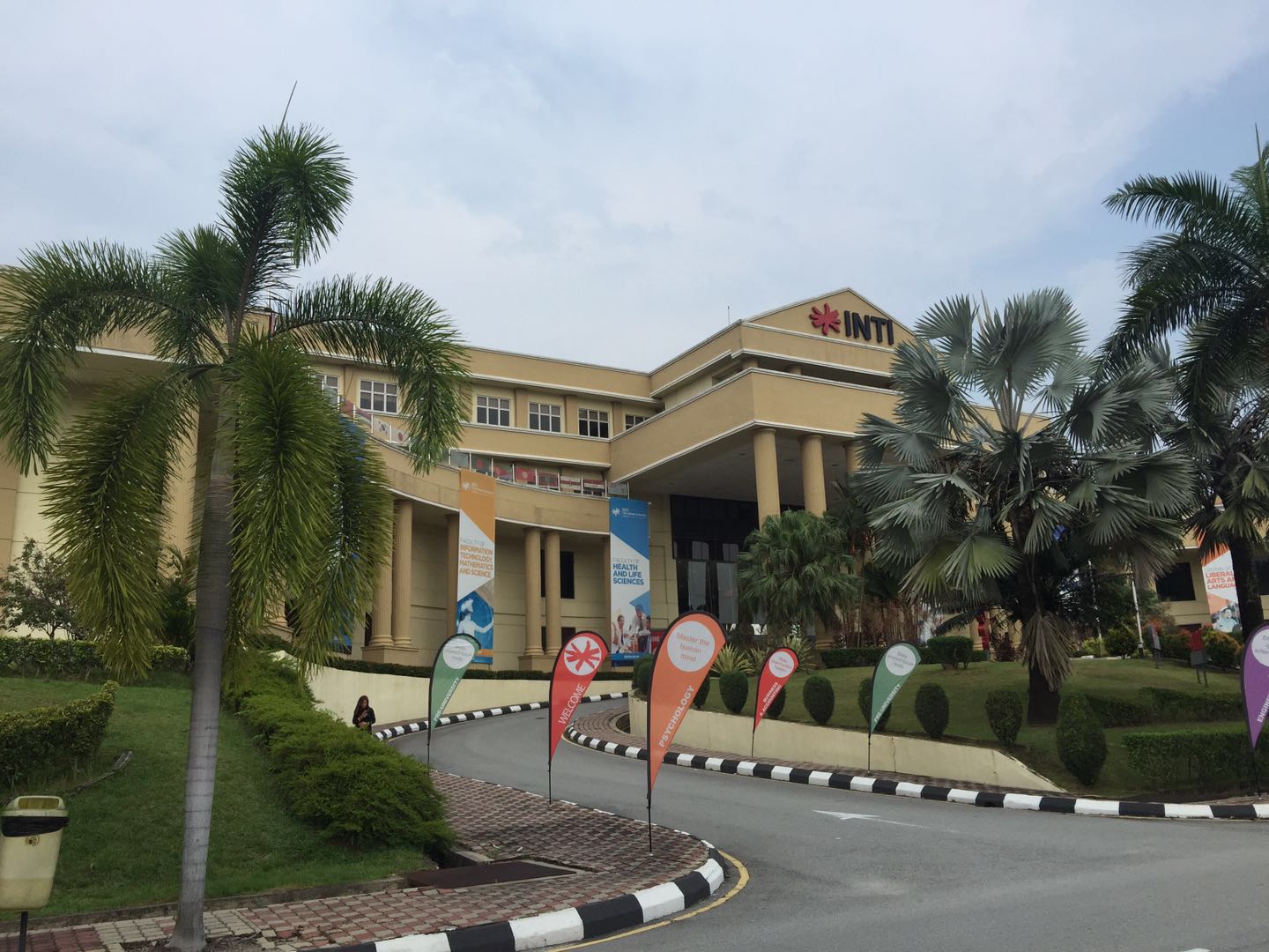 马来西亚英迪大学申请条件: