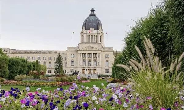 manitoba)  温尼伯大学(winnipeg)  布兰登大学(brandon university)