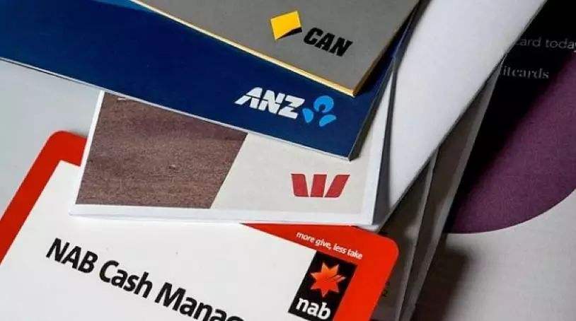 赴澳怎么选择办理银行卡？