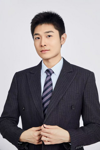 金吉列留学李梁