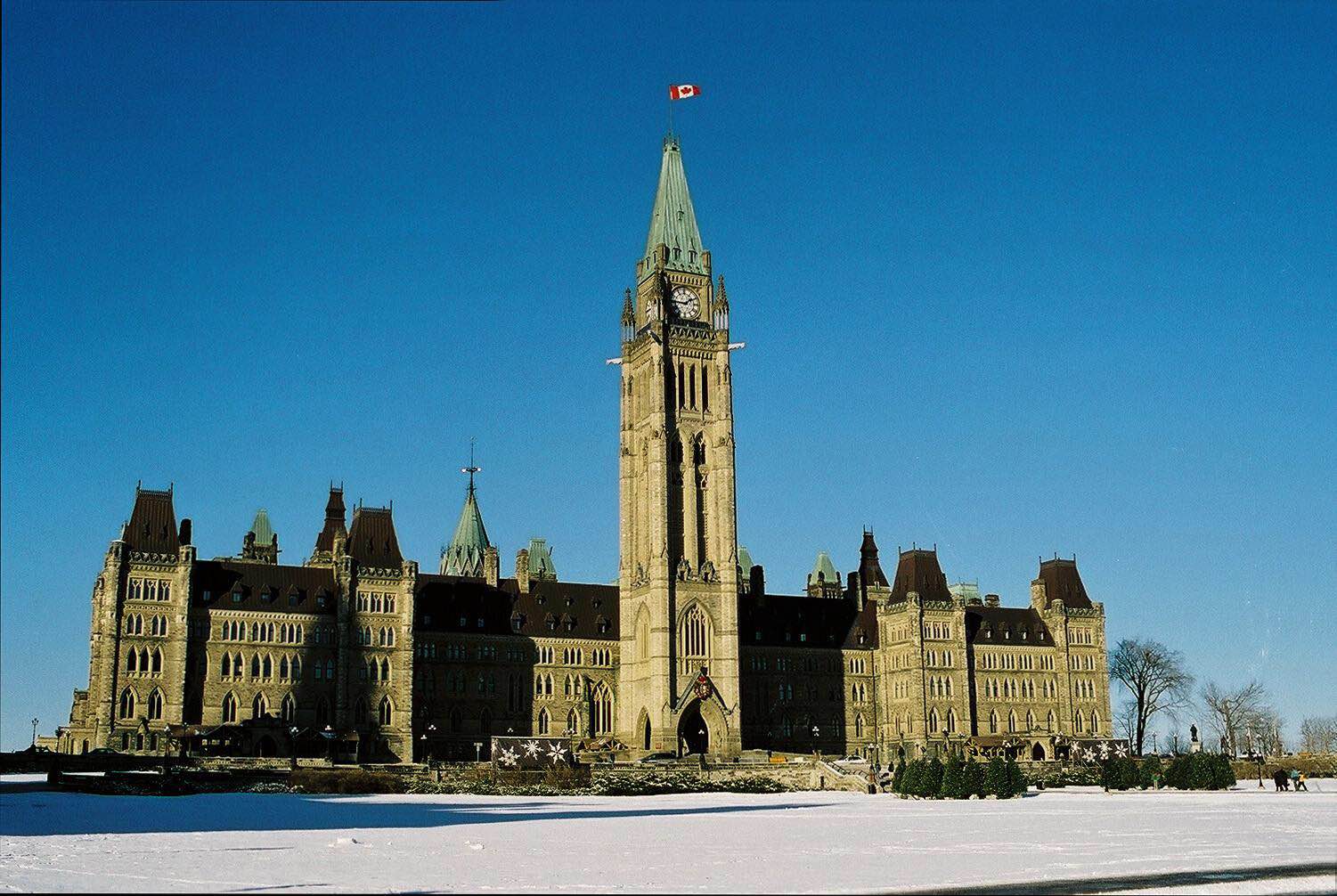 重磅：加拿大全球排名最高的大学—多伦多大学 – 加拿大多伦多新飞扬留学