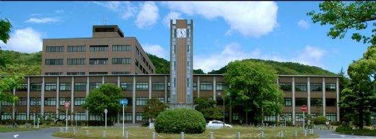 university),坐落在日本石川县金泽市,是于1862年建立,1949年开设大学