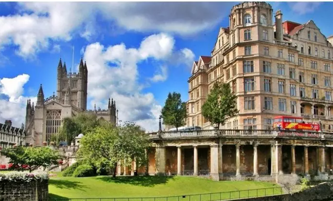 英国毕业就业薪资TOP10院校和专业