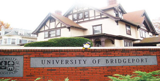 美国桥港大学位于美国康涅狄格州最大的城市桥港市,这里距离纽约
