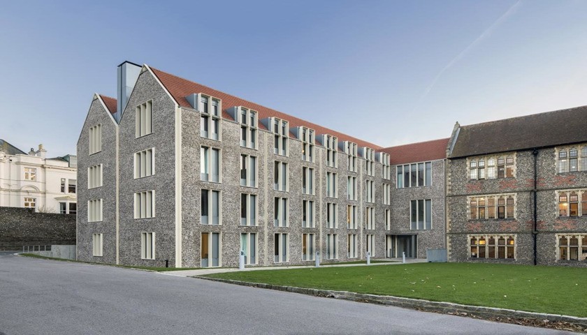 "教育之光"——布莱顿中学