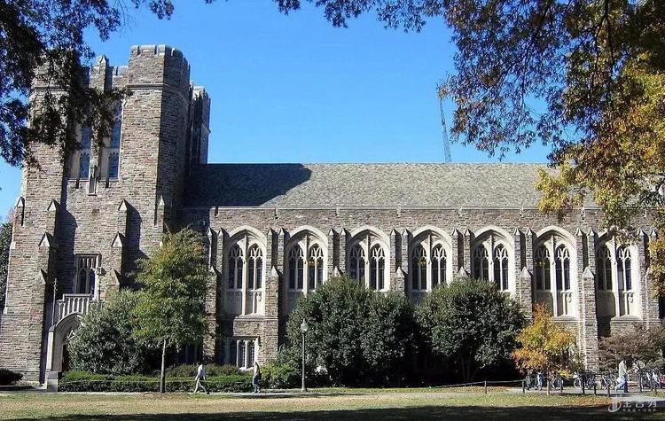 杜克大学成立于1838年,位于美国南部的北卡罗来纳州达勒姆市.