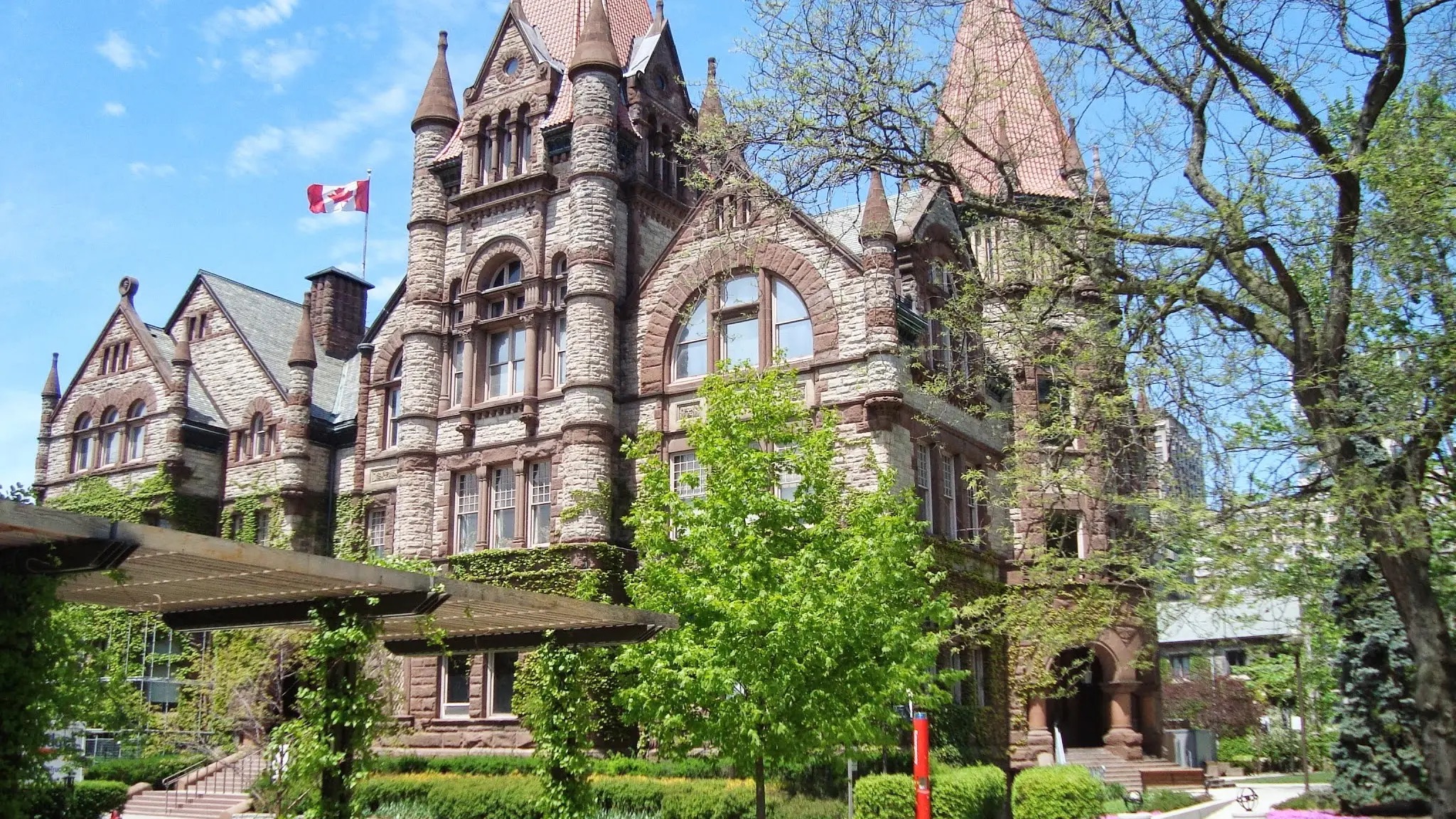 1907年学校排名:医博类第十五名萨省大学是加拿大中部一所著名的公立