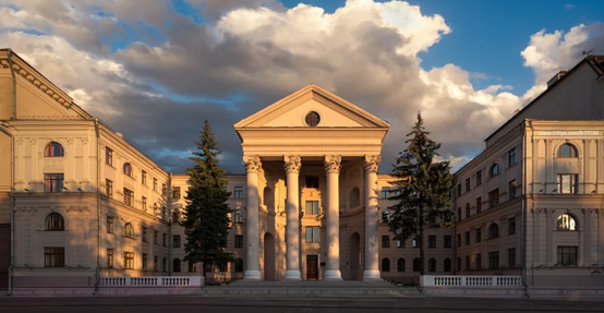 国立大学白俄罗斯国立大学(以下简称白大)在培养本国学生的同时,也为